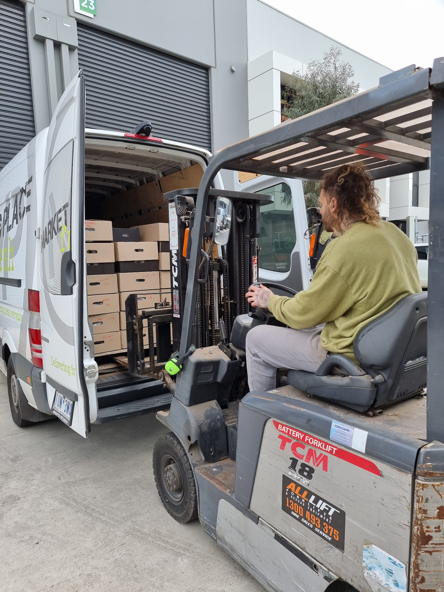 Loading harvest boxes for delivery